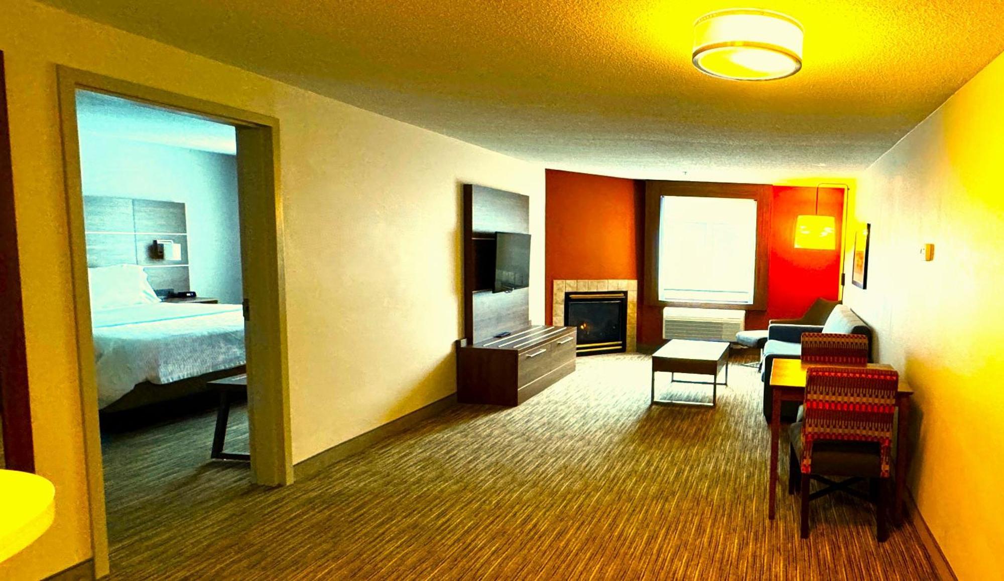 Holiday Inn Express & Suites - Lincoln East - White Mountains By Ihg Eksteriør bilde